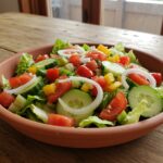 Finished ensalada campera rápida, a colorful and refreshing salad for quick meals.