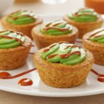 Delicious baked sushi cups with salmon and avocado, an incredible fusión de sabores.