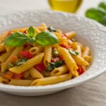 Finished pasta de verano with vegetables, a healthy recipe ideal for summer meals.