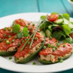 Pimientos rellenos fáciles y saludables listos para disfrutar en una comida nutritiva.