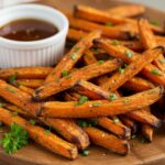 Golden, crispy papas fritas de camote al horno ready to enjoy.