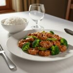 Res y brócoli al estilo chino, un platillo saludable y sabroso, listo para disfrutar.